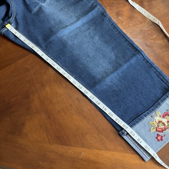 NEW Avenue Women’s Ankle Jeans Blue Plus Sz 26 High Rise Floral Embroidered - Picture 7 of 13